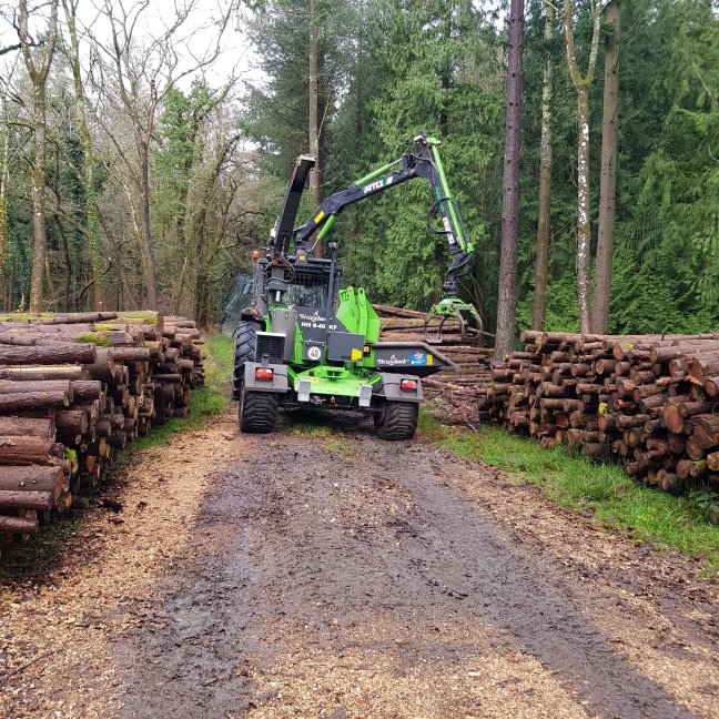 Heizohack crane fed chipper ready for action